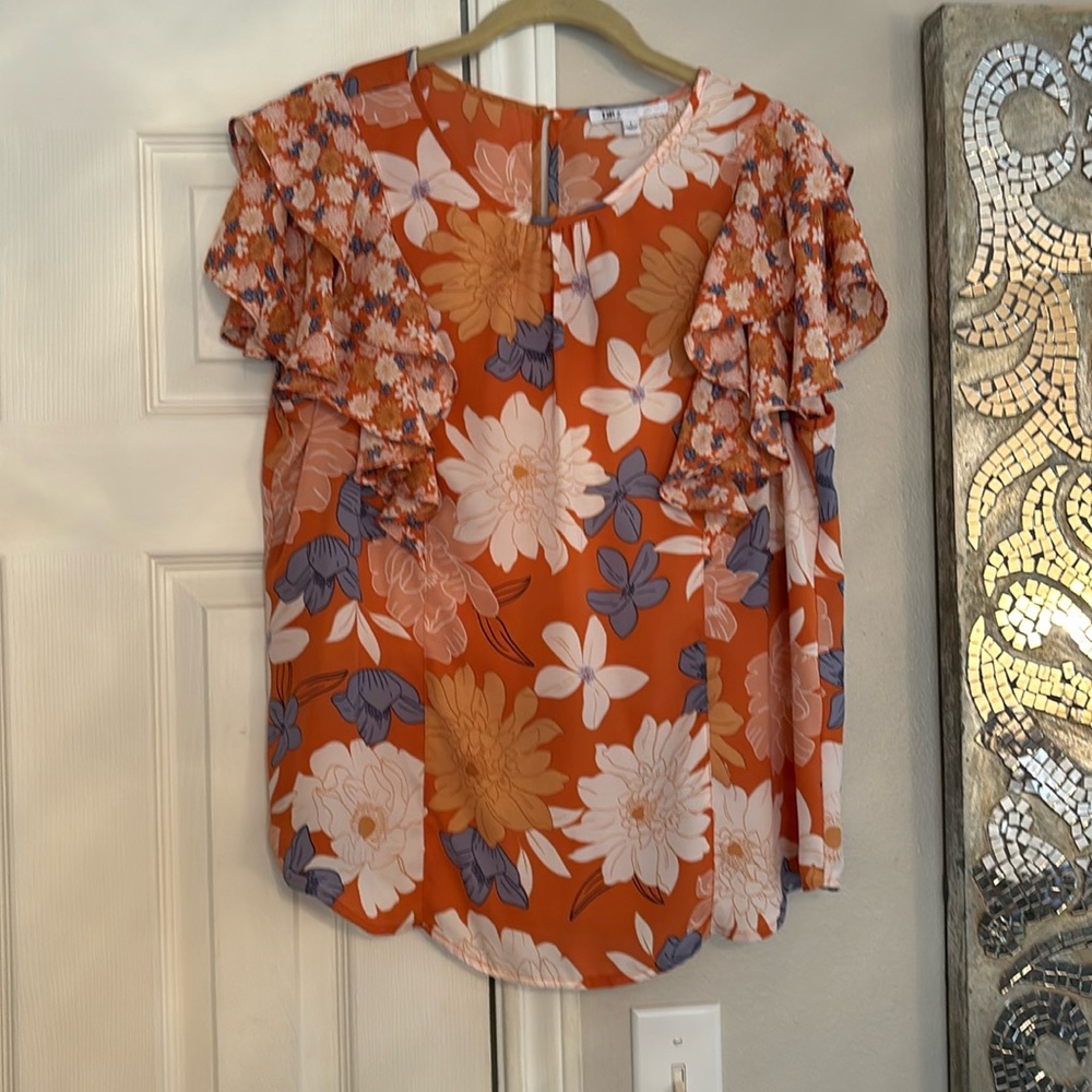 DR2 Flutter sleeve top